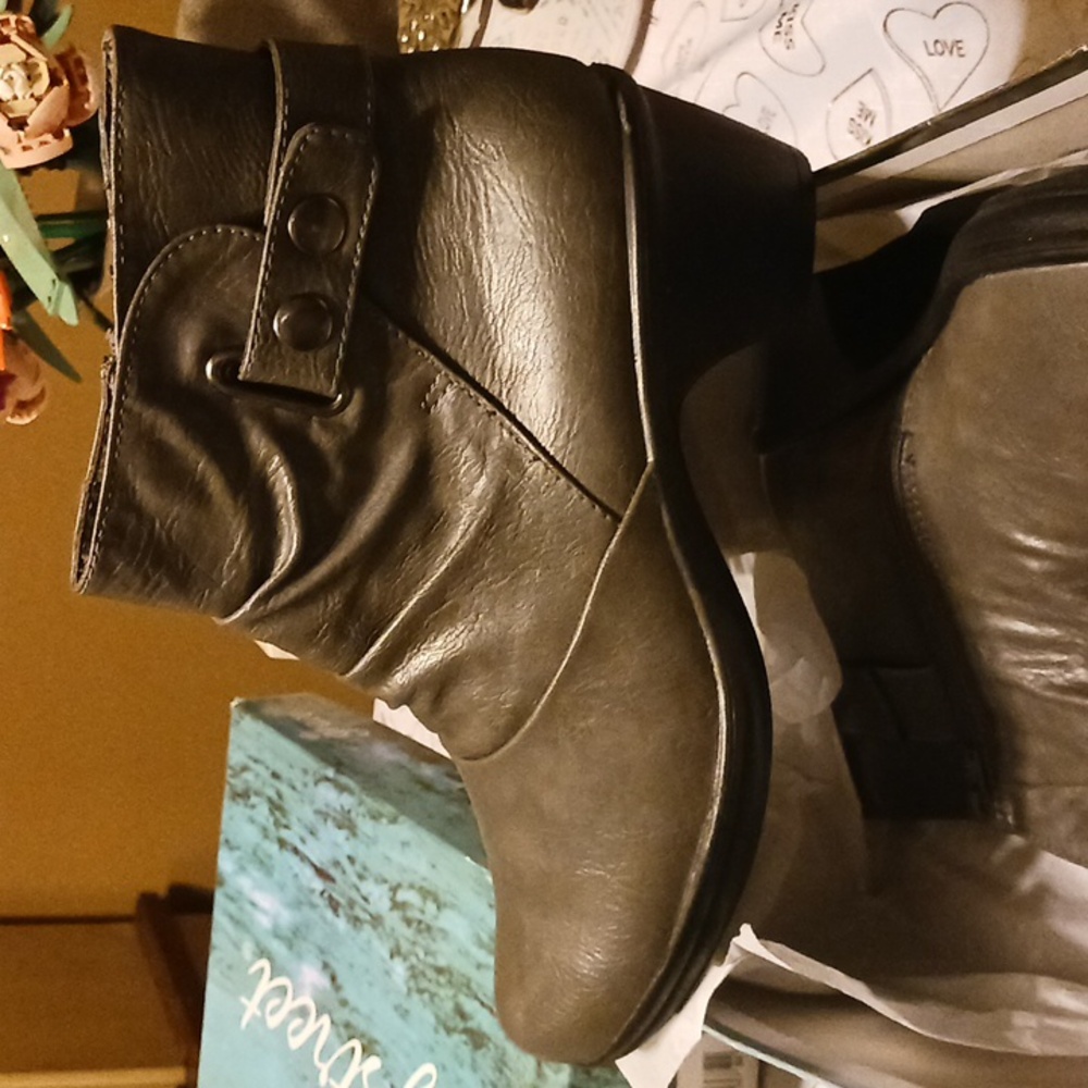 Easy Street Grey Wynne Ankle Booties with Chunky Heel size 11ww